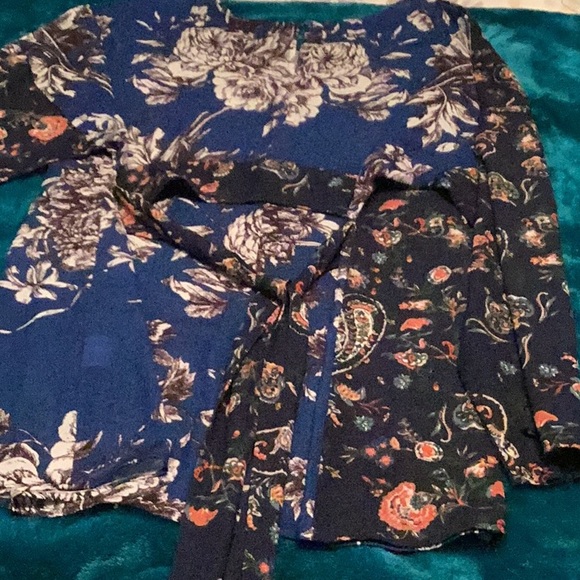 Fun flowing blouse with tie backs - Picture 2 of 3